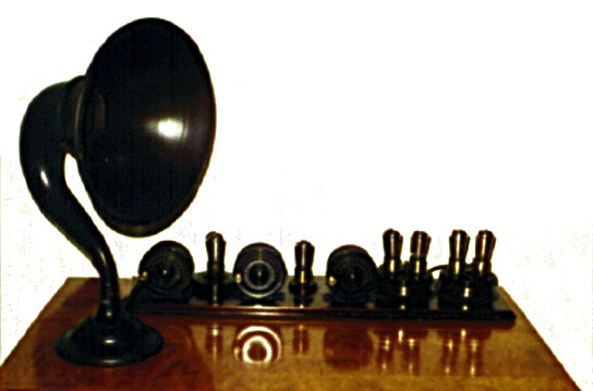 Atwater Kent model 12 Breadboard with matching model M speaker.